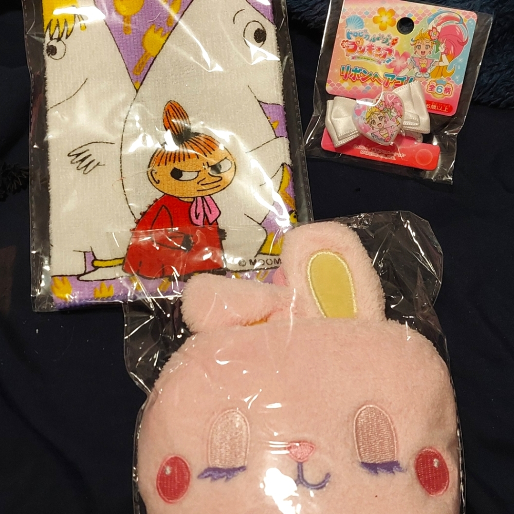 A pretty cure ring and, amuse hand towel